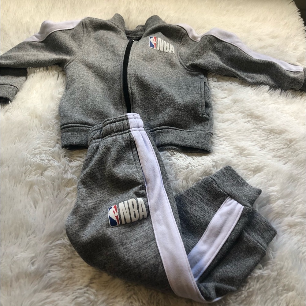 NBA/ Boys Sweatsuit Size 4